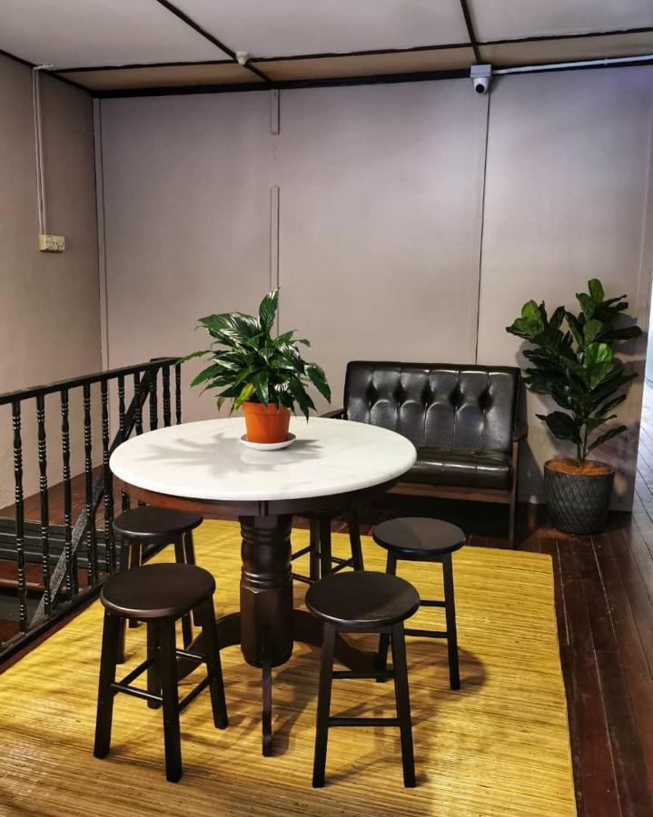 Treehouse Hostel Kuching Exteriér fotografie